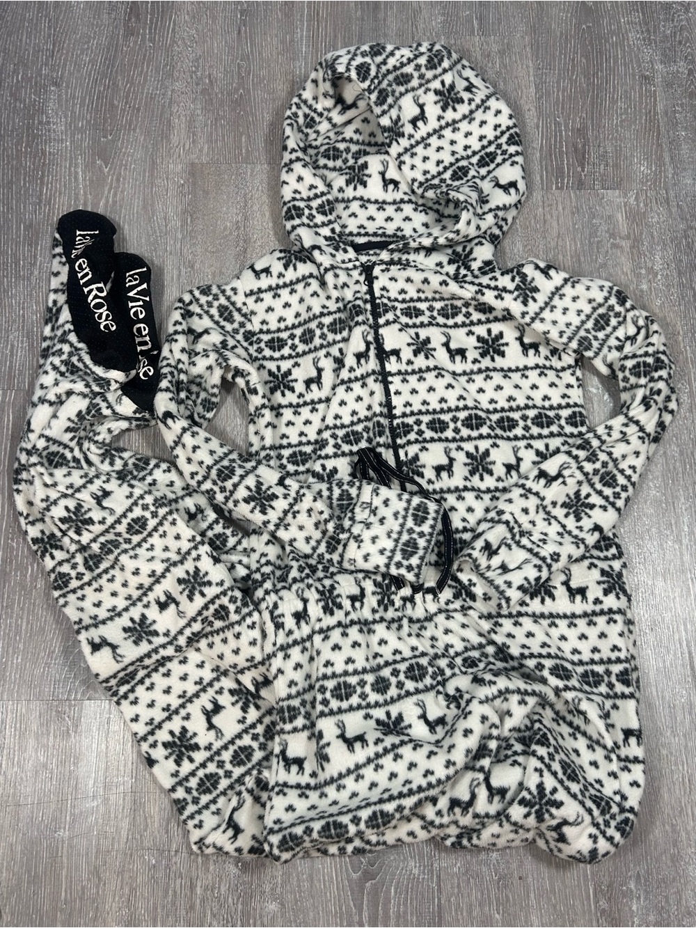 la Vie en Rose M Oversized Nordic Reindeer Fleece Cozy Cabin Pajamas With Feet